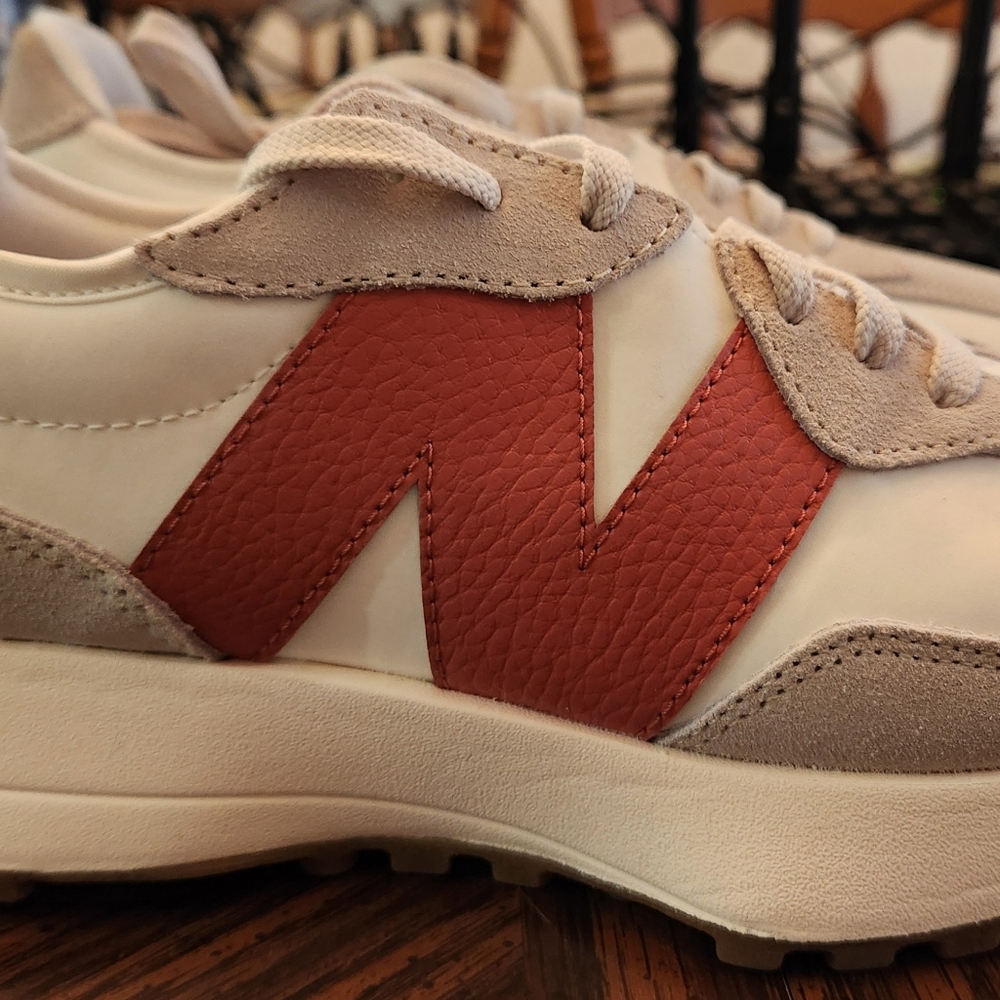 New Balance 327